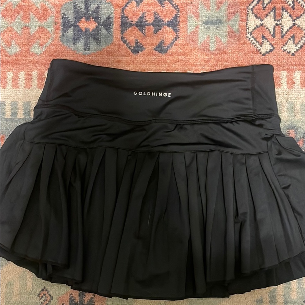 Gold hinge skirt 
Size medium